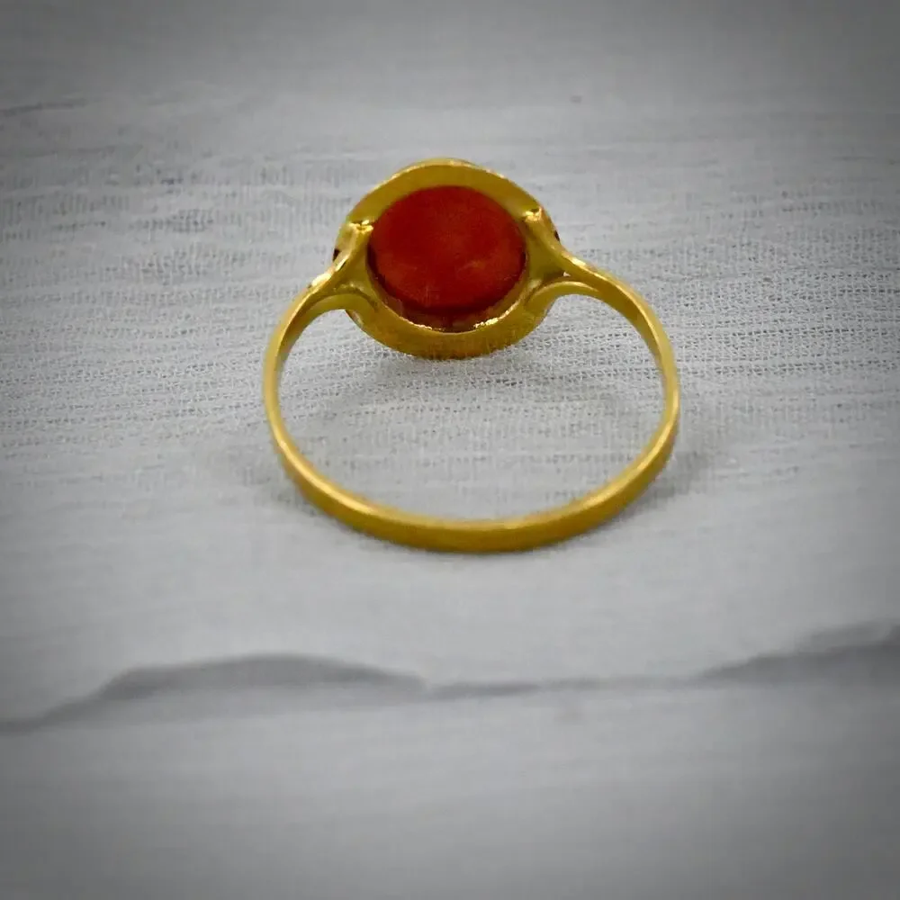 Vintage Italian 18K 750 Yellow Gold Carved Shell Cameo Ring Size 7 1.55g 13mm